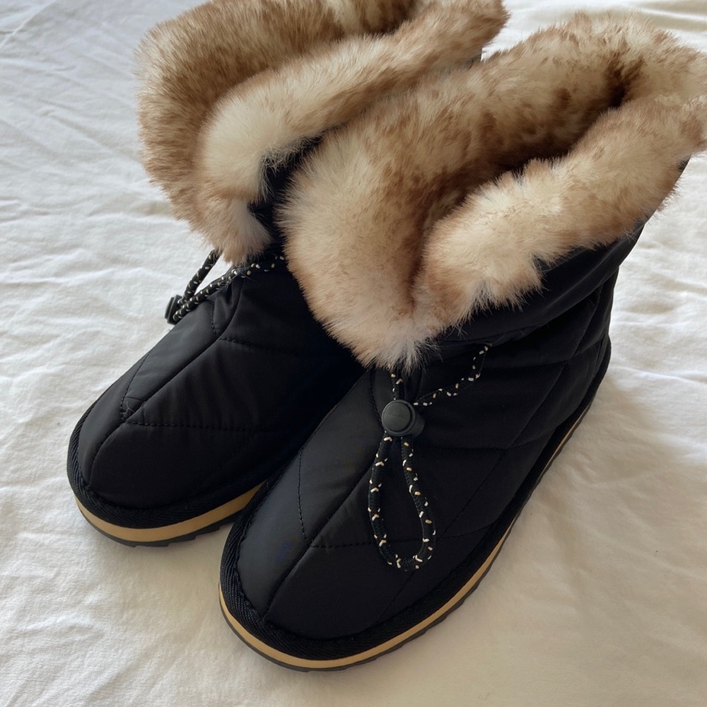 Ladies Winter Boats. Size 9. Lined